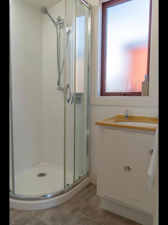 Te Anau Holiday Home - Free Wifi - Free Bikes & Kayaks - Short Walk To Lake & Town - Top Views מראה חיצוני תמונה